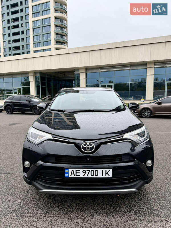 Позашляховик / Кросовер Toyota RAV4 2017 в Дніпрі