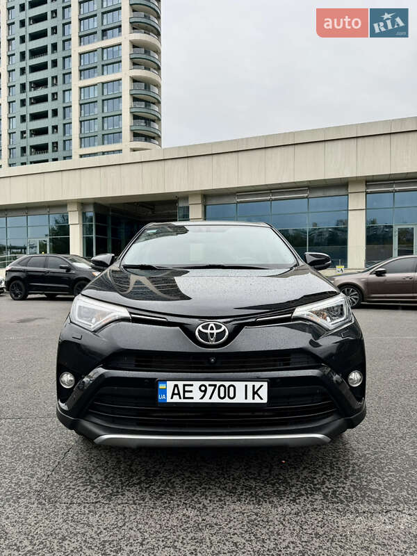 Позашляховик / Кросовер Toyota RAV4 2017 в Дніпрі