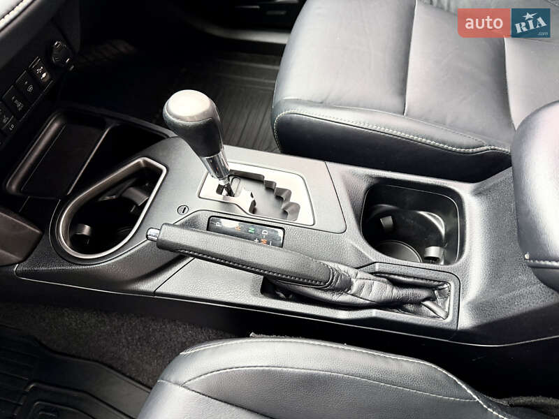 Позашляховик / Кросовер Toyota RAV4 2017 в Дніпрі