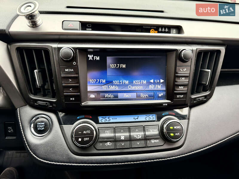 Позашляховик / Кросовер Toyota RAV4 2017 в Дніпрі