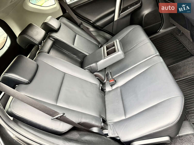 Позашляховик / Кросовер Toyota RAV4 2017 в Дніпрі