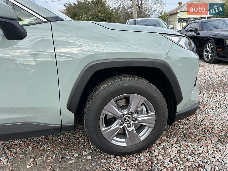 Внедорожник / Кроссовер Toyota RAV4 2022 в Полтаве