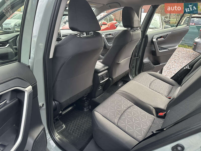 Внедорожник / Кроссовер Toyota RAV4 2022 в Полтаве