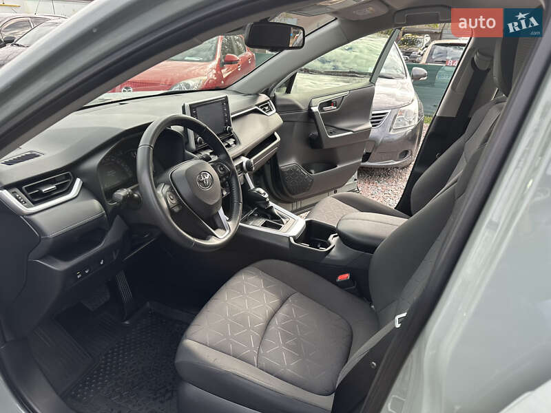 Внедорожник / Кроссовер Toyota RAV4 2022 в Полтаве
