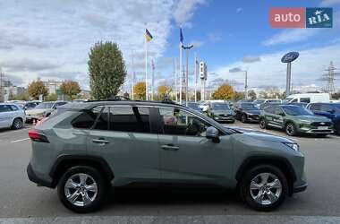 Внедорожник / Кроссовер Toyota RAV4 2021 в 