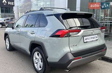 Внедорожник / Кроссовер Toyota RAV4 2021 в 