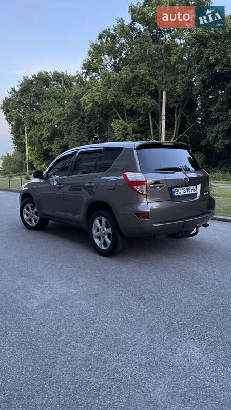 Позашляховик / Кросовер Toyota RAV4 2010 в Львові