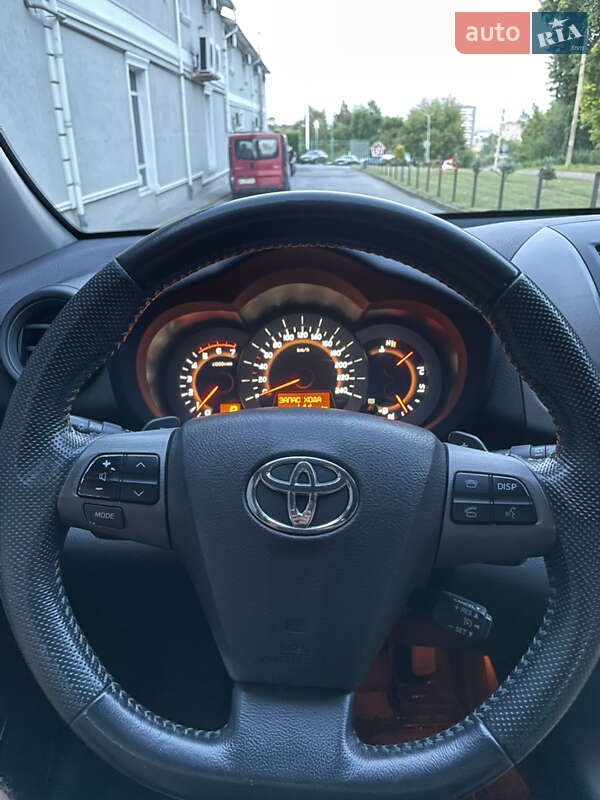 Позашляховик / Кросовер Toyota RAV4 2010 в Львові