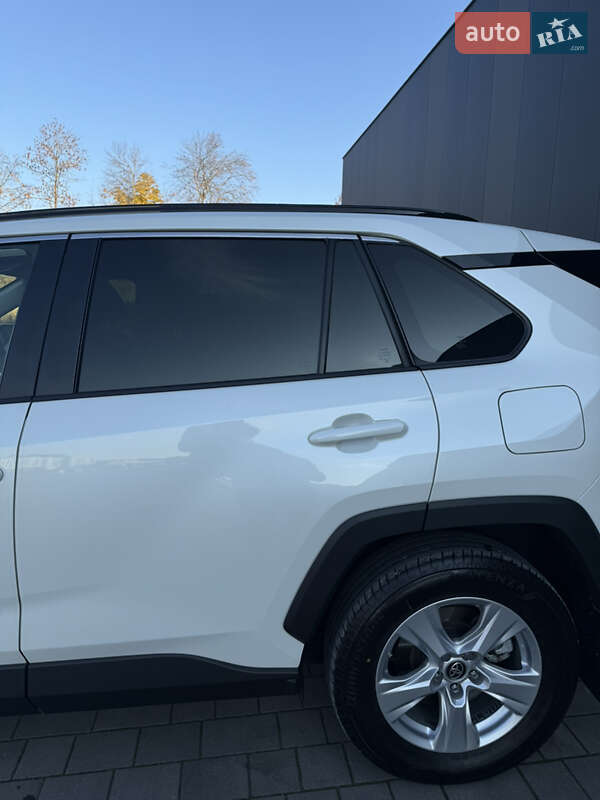 Внедорожник / Кроссовер Toyota RAV4 2021 в Хмельницком