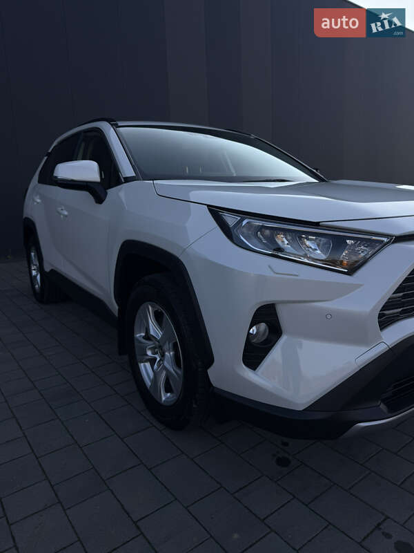 Внедорожник / Кроссовер Toyota RAV4 2021 в Хмельницком