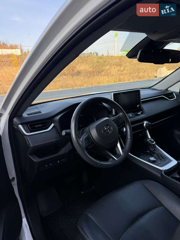 Внедорожник / Кроссовер Toyota RAV4 2021 в Хмельницком