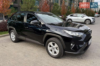 Внедорожник / Кроссовер Toyota RAV4 2020 в 