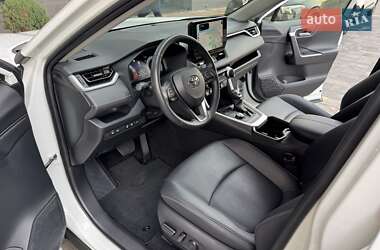 Внедорожник / Кроссовер Toyota RAV4 2023 в 