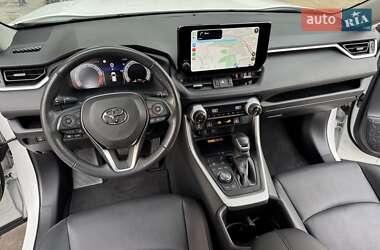 Внедорожник / Кроссовер Toyota RAV4 2023 в 
