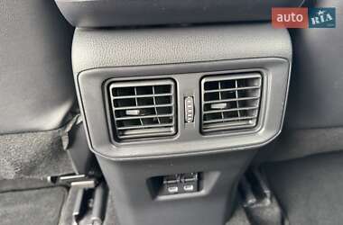Внедорожник / Кроссовер Toyota RAV4 2023 в 
