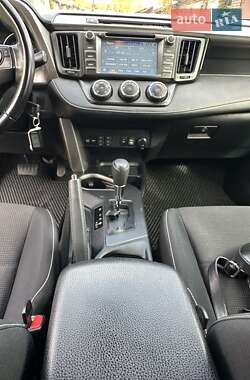 Позашляховик / Кросовер Toyota RAV4 2016 в  фото 11 Позашляховик / Кросовер Toyota RAV4 2016 в