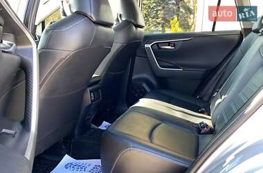 Внедорожник / Кроссовер Toyota RAV4 2020 в 