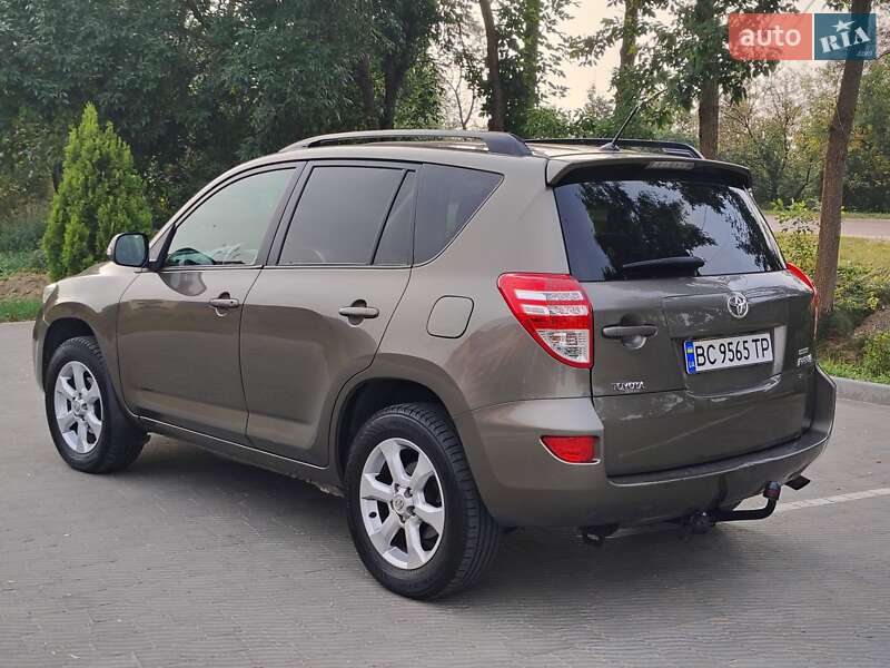 Позашляховик / Кросовер Toyota RAV4 2010 в Львові