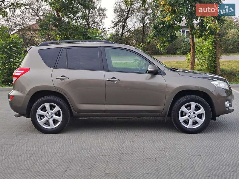 Позашляховик / Кросовер Toyota RAV4 2010 в Львові