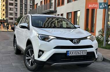 Внедорожник / Кроссовер Toyota RAV4 2017 в Киеве