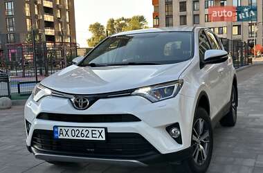 Внедорожник / Кроссовер Toyota RAV4 2017 в 