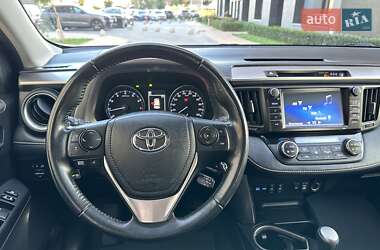 Внедорожник / Кроссовер Toyota RAV4 2017 в 