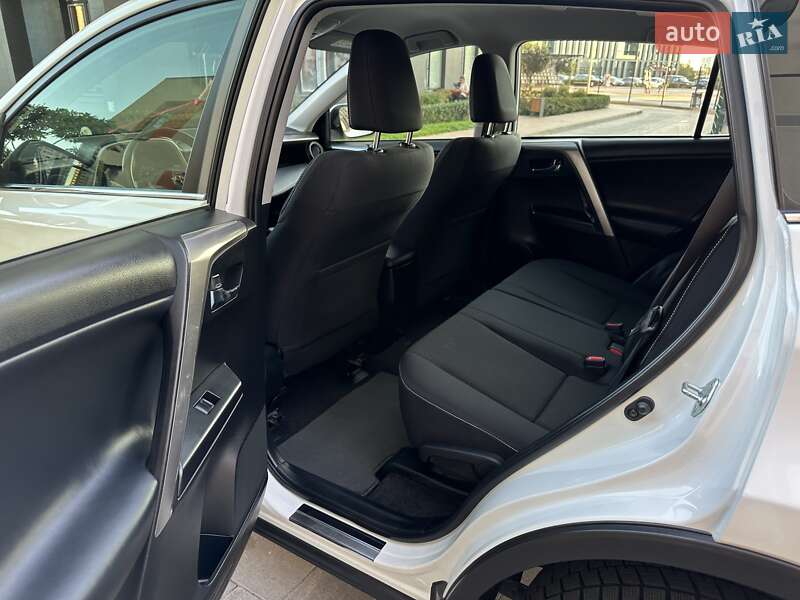 Внедорожник / Кроссовер Toyota RAV4 2017 в Киеве