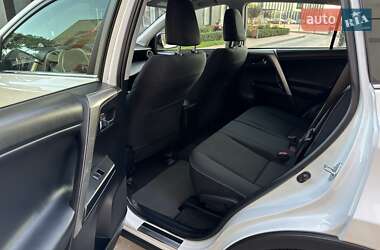 Внедорожник / Кроссовер Toyota RAV4 2017 в 