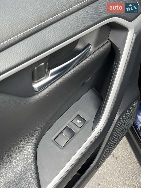 Позашляховик / Кросовер Toyota RAV4 2019 в Києві фото 11 Позашляховик / Кросовер Toyota RAV4 2019 в Києві