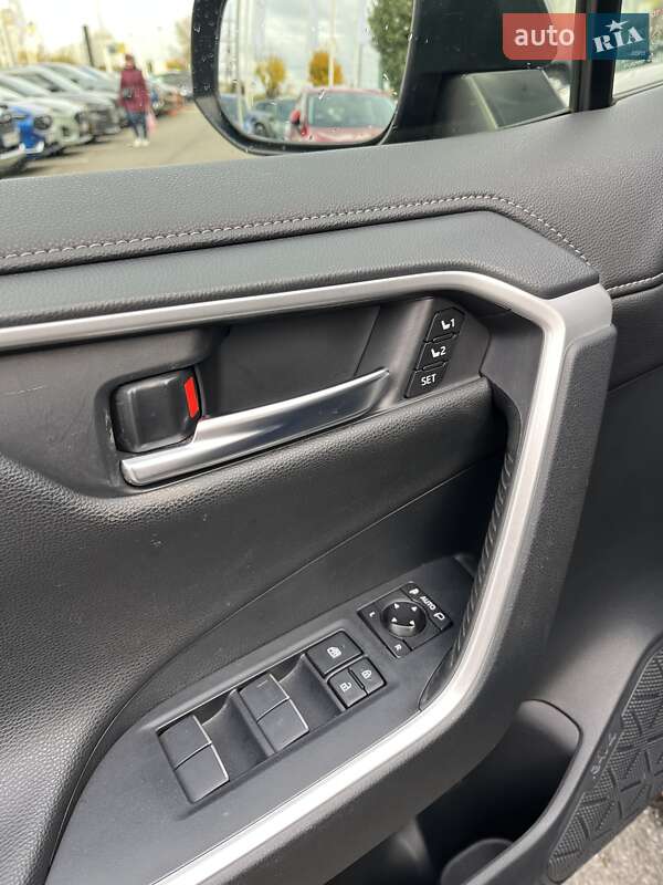 Позашляховик / Кросовер Toyota RAV4 2019 в Києві фото 19 Позашляховик / Кросовер Toyota RAV4 2019 в Києві