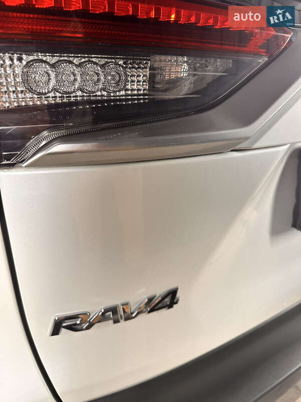 Позашляховик / Кросовер Toyota RAV4 2019 в Києві