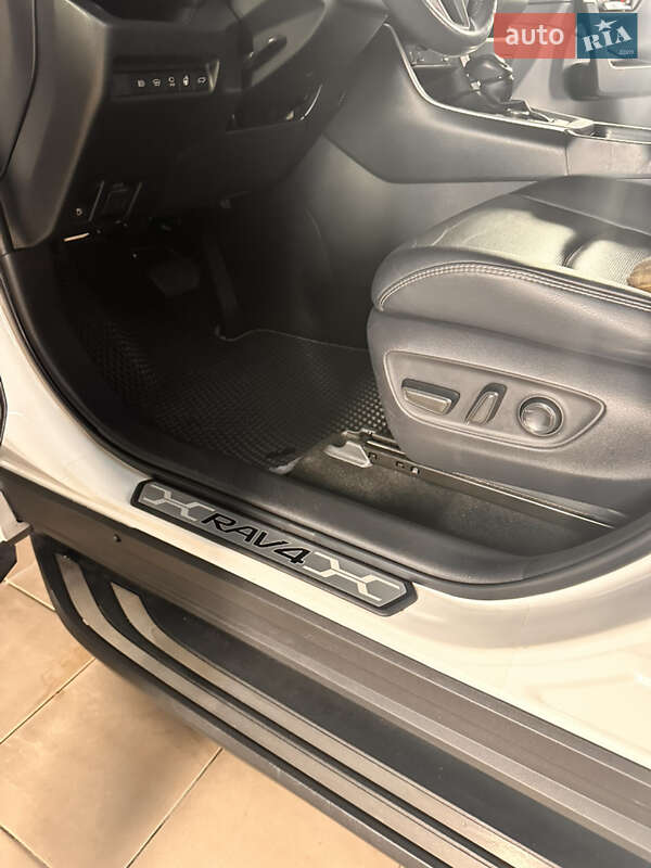 Позашляховик / Кросовер Toyota RAV4 2019 в Києві