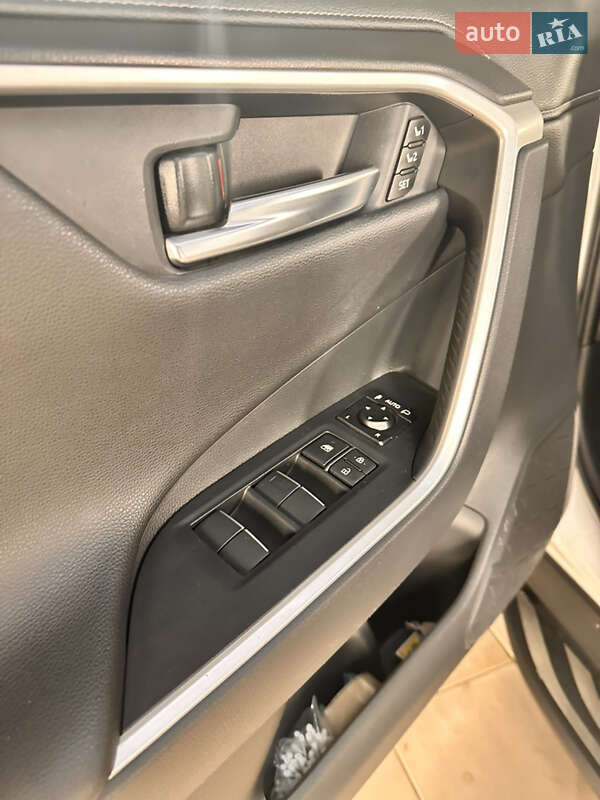 Позашляховик / Кросовер Toyota RAV4 2019 в Києві