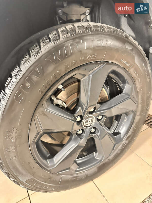 Позашляховик / Кросовер Toyota RAV4 2019 в Києві
