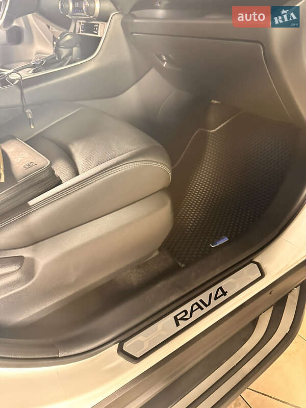 Позашляховик / Кросовер Toyota RAV4 2019 в Києві