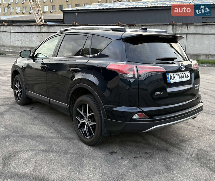Внедорожник / Кроссовер Toyota RAV4 2017 в Киеве