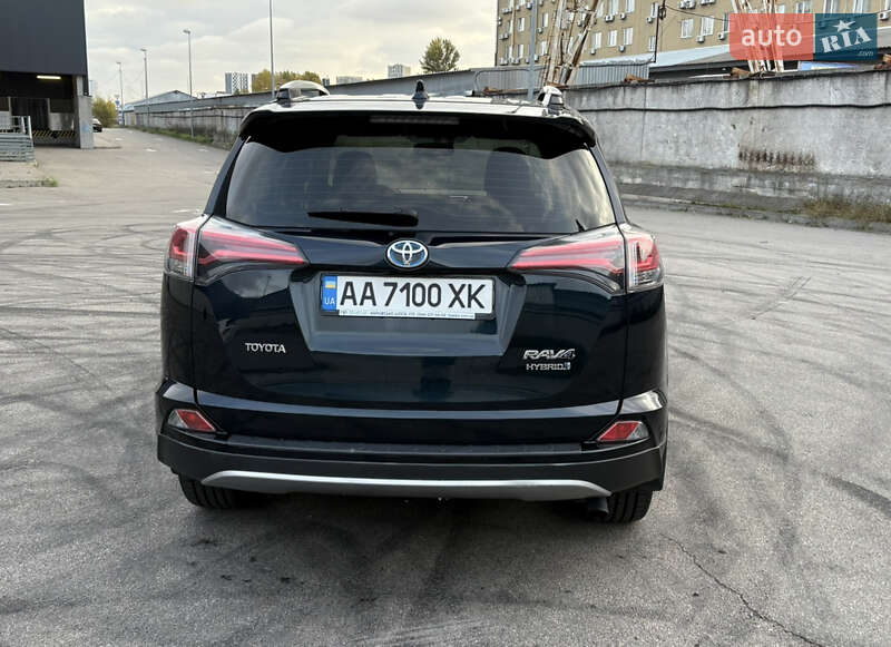 Внедорожник / Кроссовер Toyota RAV4 2017 в Киеве