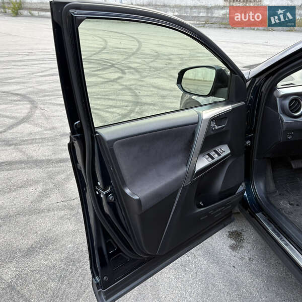 Внедорожник / Кроссовер Toyota RAV4 2017 в Киеве