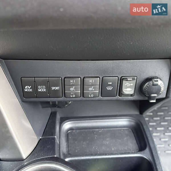 Внедорожник / Кроссовер Toyota RAV4 2017 в Киеве