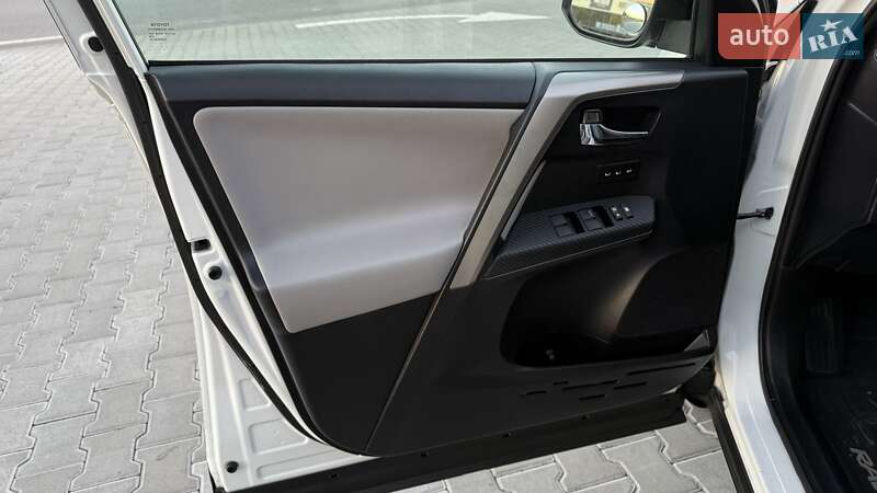 Позашляховик / Кросовер Toyota RAV4 2013 в Тернополі