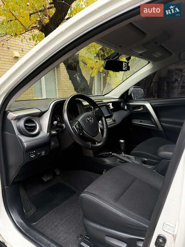 Позашляховик / Кросовер Toyota RAV4 2016 в Харкові
