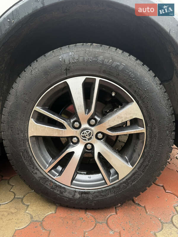 Позашляховик / Кросовер Toyota RAV4 2016 в Харкові