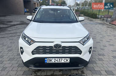 Внедорожник / Кроссовер Toyota RAV4 2019 в Ровно Внедорожник / Кроссовер Toyota RAV4 2019 в Ровно