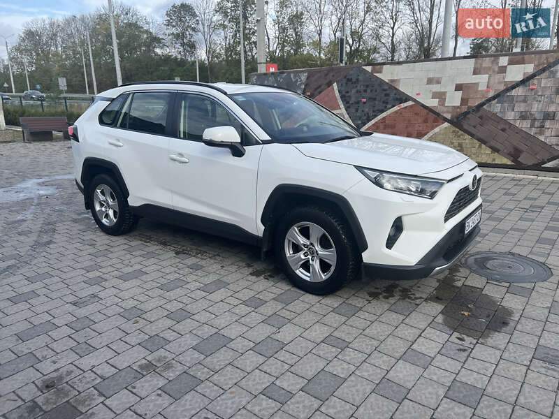 Внедорожник / Кроссовер Toyota RAV4 2019 в Ровно