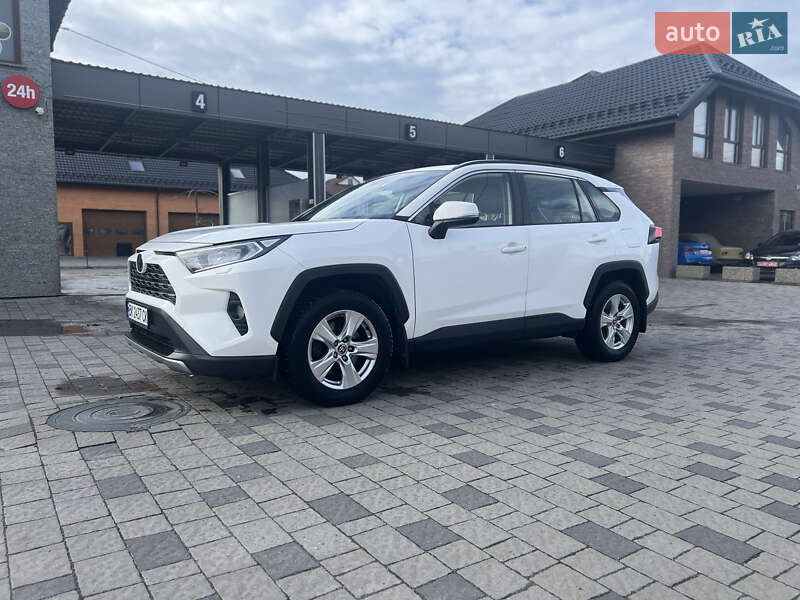 Внедорожник / Кроссовер Toyota RAV4 2019 в Ровно