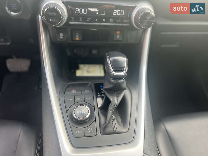 Внедорожник / Кроссовер Toyota RAV4 2019 в Ровно