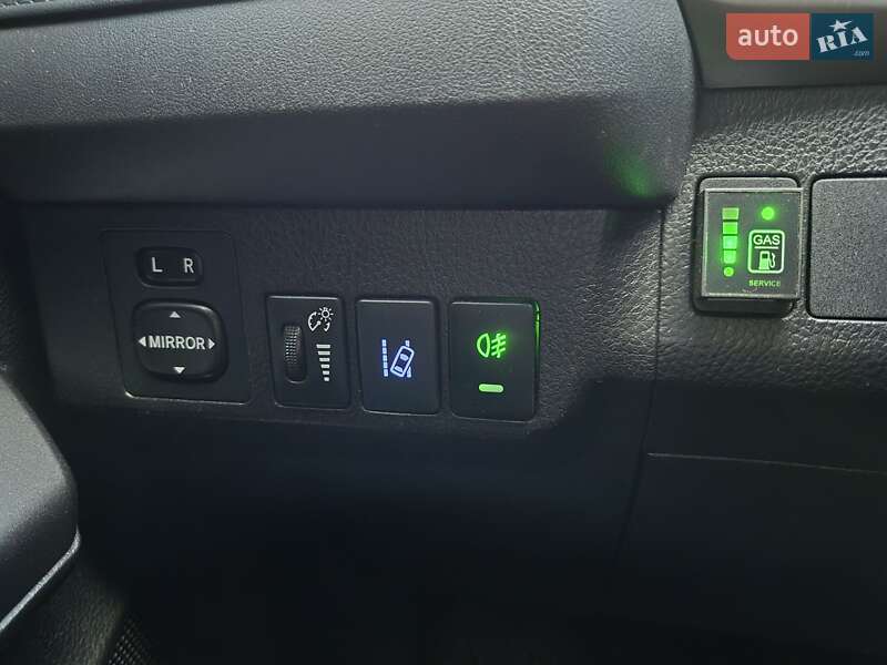 Позашляховик / Кросовер Toyota RAV4 2016 в Дніпрі