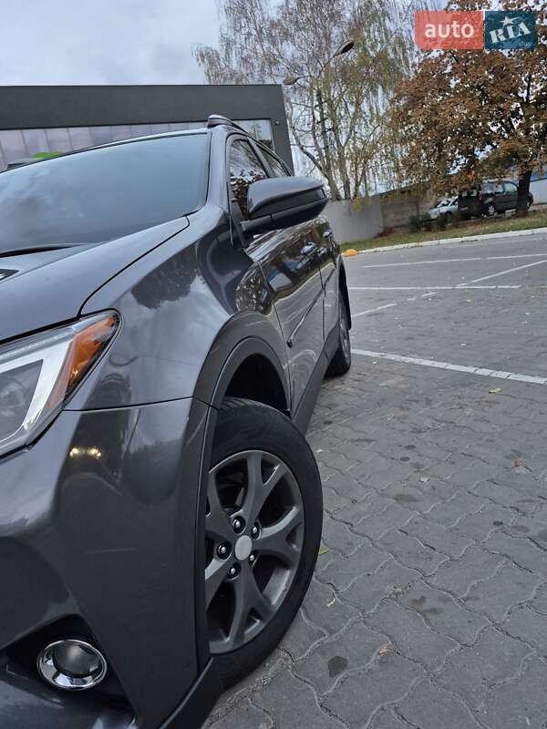 Позашляховик / Кросовер Toyota RAV4 2016 в Дніпрі