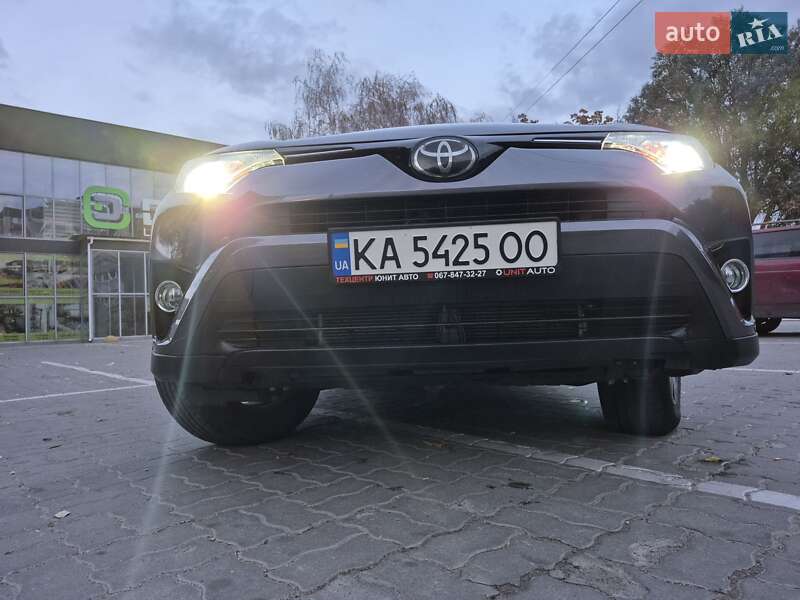 Позашляховик / Кросовер Toyota RAV4 2016 в Дніпрі