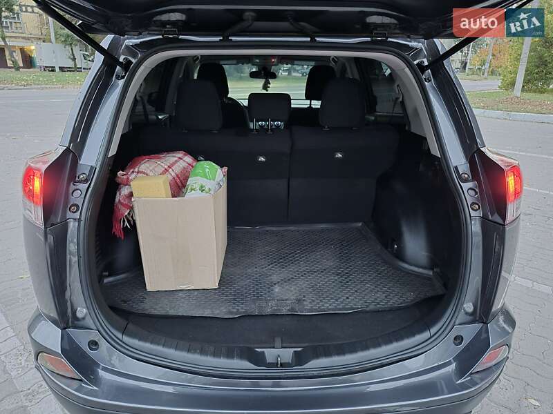 Позашляховик / Кросовер Toyota RAV4 2016 в Дніпрі